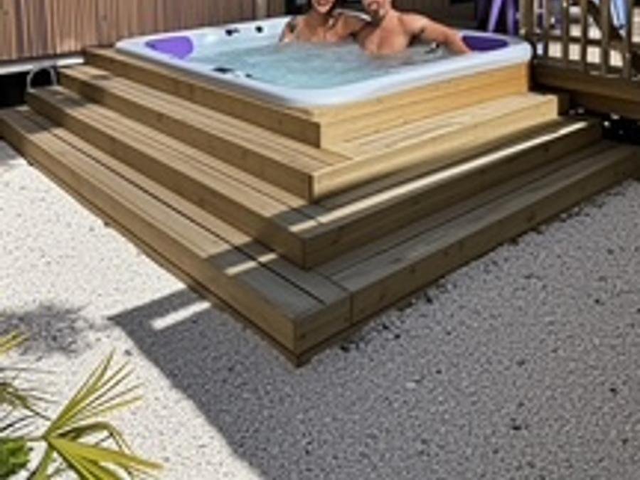 Camping Pas Cher vous présente avec son site Officiel campingpascher.fr, le Camping Flower De La Plage classé 4 étoiles, situé sur la commune de Saint Cirq Lapopie dans le département Lot (Midi Pyrénées) en France. Le camping Flower De La Plage vous propose un hébergement de type mobil-home de 30 m² avec climatisation (télévision). L'établissement vous propose 13 autres types d'hébergements. Découvrez tous nos séjours à petits prix dans la commune et aux alentours de Saint Cirq Lapopie du département : Lot (Midi Pyrénées). Les Avis clients pour le Camping Flower De La Plage sont excellents avec une note moyenne de 8 sur 10. Rivière, Animations familiales, Club enfants, Aire de jeux enfants, Canoë-kayak, Centre équestre, Cyclisme, Paddle, Ping-pong, Pédalo, Pétanque, Randonnée, Structure gonflable enfants, Terrain de badminton, Terrain de volley-ball, Bureau de tabac, Pizzeria, Restaurant, Snack/Bar, Station-service, Épicerie,... En savoir plus : cliquez-ICI.