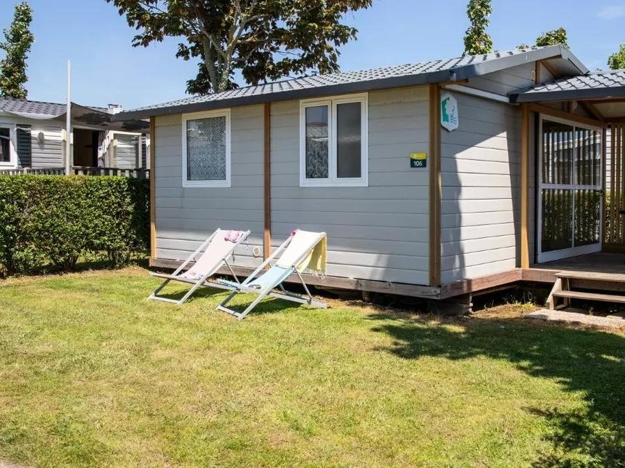 Camping Pas Cher vous présente avec son site Officiel campingpascher.fr, le Camping Maeva Club Les Dinosaures classé 4 étoiles, situé sur la commune de Talmont Saint Hilaire dans le département Vendée (Pays De La Loire) en France. Le camping Maeva Club Les Dinosaures vous propose un hébergement de type mobil-home de 15 m² (télévision). L'établissement vous propose 32 autres types d'hébergements. Découvrez tous nos séjours à petits prix dans la commune et aux alentours de Talmont Saint Hilaire du département : Vendée (Pays De La Loire). Les Avis clients pour le Camping Maeva Club Les Dinosaures sont excellents avec une note moyenne de 8 sur 10. LacMer, Parc aquatique, Piscine couverte, Piscine extérieure, Animations familiales, Club ados, Club enfants, Aire de jeux enfants, Baby-foot, Canoë-kayak, Centre équestre, Cyclisme, Flipper, Jet-ski, Paddle, Ping-pong, Pétanque, Salle de fitness, Salle de jeux vidéo, Terrain multisports, Bar, Dépôt de pain, Restaurant, Snack/Bar, Supermarché, Épicerie,... En savoir plus : cliquez-ICI.
