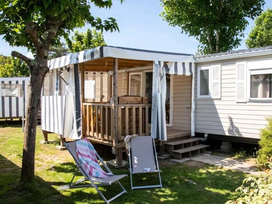 Camping Pas Cher vous présente avec son site Officiel campingpascher.fr, le Camping Maeva Club Les Dinosaures classé 4 étoiles, situé sur la commune de Talmont Saint Hilaire dans le département Vendée (Pays De La Loire) en France. Le camping Maeva Club Les Dinosaures vous propose un hébergement de type mobil-home de 40 m² (télévision). L'établissement vous propose 32 autres types d'hébergements. Découvrez tous nos séjours à petits prix dans la commune et aux alentours de Talmont Saint Hilaire du département : Vendée (Pays De La Loire). Les Avis clients pour le Camping Maeva Club Les Dinosaures sont excellents avec une note moyenne de 8 sur 10. LacMer, Parc aquatique, Piscine couverte, Piscine extérieure, Animations familiales, Club ados, Club enfants, Aire de jeux enfants, Baby-foot, Canoë-kayak, Centre équestre, Cyclisme, Flipper, Jet-ski, Paddle, Ping-pong, Pétanque, Salle de fitness, Salle de jeux vidéo, Terrain multisports, Bar, Dépôt de pain, Restaurant, Snack/Bar, Supermarché, Épicerie,... En savoir plus : cliquez-ICI.