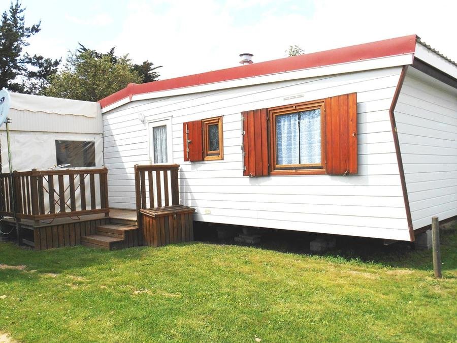 Camping Pas Cher vous présente avec son site Officiel campingpascher.fr, le Camping Maeva Club Les Dinosaures classé 4 étoiles, situé sur la commune de Talmont Saint Hilaire dans le département Vendée (Pays De La Loire) en France. Le camping Maeva Club Les Dinosaures, vous présente un hébergement de type chalet de 30 m² pour 4 personnes et télévision. Le camping Maeva Club Les Dinosaures vous propose du sam. 11 juillet au sam. 18 juillet 2026 pour 7 nuits à 910€. Cette location propose 5 dates différentes pour réserver votre séjour. Découvrez également les 34 autres gammes d'hébergements du camping. Les Avis clients pour le Camping Maeva Club Les Dinosaures sont excellents avec une note moyenne de 8 sur 10. LacMer, Parc aquatique, Piscine couverte, Piscine extérieure, Animations familiales, Club ados, Club enfants, Aire de jeux enfants, Baby-foot, Canoë-kayak, Centre équestre, Cyclisme, Flipper, Jet-ski, Paddle, Ping-pong, Pétanque, Salle de fitness, Salle de jeux vidéo, Terrain multisports, Bar, Dépôt de pain, Restaurant, Snack/Bar, Supermarché, Épicerie,... En savoir plus : cliquez-ICI.