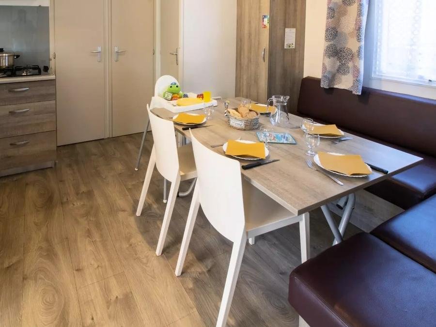 Camping Pas Cher vous présente avec son site Officiel campingpascher.fr, le Camping Maeva Club Les Dinosaures classé 4 étoiles, situé sur la commune de Talmont Saint Hilaire dans le département Vendée (Pays De La Loire) en France. Le camping Maeva Club Les Dinosaures vous propose un hébergement de type mobil-home de 30 m² pour 6 personnes (télévision). L'établissement vous propose 32 autres types d'hébergements. Découvrez tous nos séjours à petits prix dans la commune et aux alentours de Talmont Saint Hilaire du département : Vendée (Pays De La Loire). Les Avis clients pour le Camping Maeva Club Les Dinosaures sont excellents avec une note moyenne de 8 sur 10. LacMer, Parc aquatique, Piscine couverte, Piscine extérieure, Animations familiales, Club ados, Club enfants, Aire de jeux enfants, Baby-foot, Canoë-kayak, Centre équestre, Cyclisme, Flipper, Jet-ski, Paddle, Ping-pong, Pétanque, Salle de fitness, Salle de jeux vidéo, Terrain multisports, Bar, Dépôt de pain, Restaurant, Snack/Bar, Supermarché, Épicerie,... En savoir plus : cliquez-ICI.