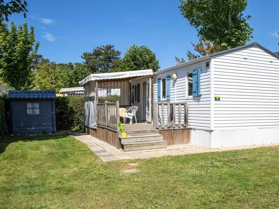 Camping Pas Cher vous présente avec son site Officiel campingpascher.fr, le Camping Maeva Club Les Dinosaures classé 4 étoiles, situé sur la commune de Talmont Saint Hilaire dans le département Vendée (Pays De La Loire) en France. Le camping Maeva Club Les Dinosaures vous propose un hébergement de type mobil-home de 30 m² pour 4 personnes (télévision). L'établissement vous propose 32 autres types d'hébergements. Découvrez tous nos séjours à petits prix dans la commune et aux alentours de Talmont Saint Hilaire du département : Vendée (Pays De La Loire). Les Avis clients pour le Camping Maeva Club Les Dinosaures sont excellents avec une note moyenne de 8 sur 10. LacMer, Parc aquatique, Piscine couverte, Piscine extérieure, Animations familiales, Club ados, Club enfants, Aire de jeux enfants, Baby-foot, Canoë-kayak, Centre équestre, Cyclisme, Flipper, Jet-ski, Paddle, Ping-pong, Pétanque, Salle de fitness, Salle de jeux vidéo, Terrain multisports, Bar, Dépôt de pain, Restaurant, Snack/Bar, Supermarché, Épicerie,... En savoir plus : cliquez-ICI.