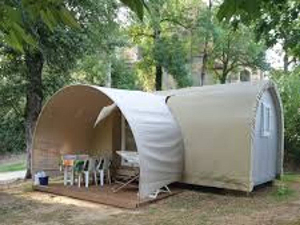 Camping Pas Cher vous présente avec son site Officiel campingpascher.fr, le Établissement Les Lacs De Courtes, situé sur la commune de Estang dans le département Gers (Midi-pyrénées) en France. L'établissement Les Lacs De Courtes vous propose un hébergement de type bungalow toilé de 16 m². L'établissement vous propose 6 autres types d'hébergements. Découvrez tous nos séjours à petits prix dans la commune et aux alentours de Estang du département : Gers (Midi-pyrénées).... En savoir plus : cliquez-ICI.