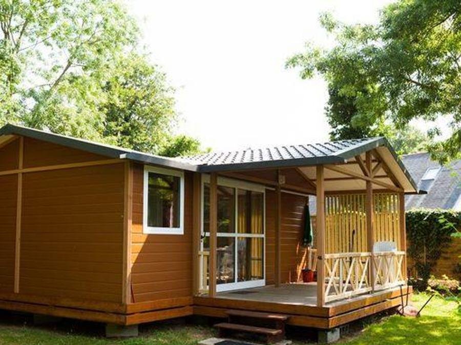 Camping Pas Cher vous présente avec son site Officiel campingpascher.fr, le Camping De La Plage à Benodet classé 4 étoiles, situé sur la commune de Benodet dans le département Finistère (Bretagne) en France. Le camping De La Plage à Benodet vous propose un hébergement de type chalet de 40 m² pour 2 personnes (télévision). Cet hébergement propose plus de 52 dates différentes pour réserver ! Pour dévouvrir la période la moins chère, consultez la rubrique 'Tarifs' et sélectionnez votre mois de départ. L'établissement vous propose 7 autres types d'hébergements. Découvrez tous nos séjours à petits prix dans la commune et aux alentours de Benodet du département : Finistère (Bretagne). Les Avis clients pour le Camping De La Plage à Benodet sont excellents avec une note moyenne de 8 sur 10. MerRivière, Parc aquatique, Piscine couverte, Piscine extérieure, Animations familiales, Club enfants, Aire de jeux enfants, Baby-foot, Canoë-kayak, Centre équestre, Court de padel couvert, Court de tennis, Golf, Location de bateaux, Ping-pong, Piscine, Planche à voile, Plongée, Pétanque, Sports nautiques, Structure gonflable enfants, Terrain de badminton, Terrain multisports, Trampoline, Voile, Brasserie, Bureau de tabac, Créperie, Dépôt de pain, Pizzeria, Plats à emporter, Restaurant, Restaurant asiatique, Restaurant grill, Snack/Bar, Station-service, Supermarché, Épicerie,... En savoir plus : cliquez-ICI.