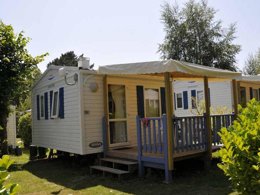 Camping Pas Cher vous présente avec son site Officiel campingpascher.fr, le Camping Flower Le Kerleyou classé 3 étoiles, situé sur la commune de Douarnenez dans le département Finistère (Bretagne) en France. Le camping Flower Le Kerleyou, vous présente un hébergement de type mobil-home de 31 m² et télévision. Le camping Flower Le Kerleyou vous propose du mercredi 15 avril au mercredi 22 avril 2026, en promotion à -9% pour 7 nuits à 373,50 € au lieu de 410,5 € soit une Économie de 37 €. Cette location propose 126 dates différentes pour réserver votre séjour. Découvrez également les 14 autres gammes d'hébergements du camping. Les Avis clients pour le Camping Flower Le Kerleyou sont de 7 sur 10. Piscine chauffée, Piscine couverte, Animations familiales, Club enfants, Aire de jeux enfants, Baby-foot, Centre équestre, Court de tennis, Golf, Ping-pong, Pétanque, Bar, Dépôt de pain, Plats à emporter, Supermarché, Épicerie,... En savoir plus : cliquez-ICI.