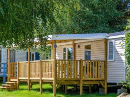 Camping Pas Cher vous présente avec son site Officiel campingpascher.fr, le Camping Flower Le Kerleyou classé 3 étoiles, situé sur la commune de Douarnenez dans le département Finistère (Bretagne) en France. Le camping Flower Le Kerleyou, vous présente un hébergement de type mobil-home de 28 m² et télévision. Le camping Flower Le Kerleyou vous propose du dimanche 31 mai au dimanche 07 juin 2026, en promotion à -9% pour 7 nuits à 419,50 € au lieu de 461,0 € soit une Économie de 41,50 €. Cette location propose 135 dates différentes pour réserver votre séjour. Découvrez également les 14 autres gammes d'hébergements du camping. Les Avis clients pour le Camping Flower Le Kerleyou sont de 7 sur 10. Piscine chauffée, Piscine couverte, Animations familiales, Club enfants, Aire de jeux enfants, Baby-foot, Centre équestre, Court de tennis, Golf, Ping-pong, Pétanque, Bar, Dépôt de pain, Plats à emporter, Supermarché, Épicerie,... En savoir plus : cliquez-ICI.