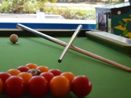 Camping Pas Cher vous présente avec son site Officiel campingpascher.fr, le Camping Ker Vella classé 3 étoiles, situé sur la commune de Plomodiern dans le département Finistère (Bretagne) en France. Le camping Ker Vella, vous présente un hébergement de type mobil-home. Le camping Ker Vella vous proposeun séjour PAS CHER avec une REMISEdu sam. 25 avril au sam. 02 mai 2026, en promotion à -33% pour 7 nuits à 179 € au lieu de 270,0 € soit une Économie de 91 €. Cette location propose 22 dates différentes pour réserver votre séjour. Découvrez également les 1 autres gammes d'hébergements du camping. Les Avis clients pour le Camping Ker Vella sont excellents avec une note moyenne de 8 sur 10. Piscine chauffée, Piscine couverte, Animations familiales, Aire de jeux enfants, Baby-foot, Canoë-kayak, Centre équestre, Golf, Ping-pong, Piscine, Plongée, Pétanque, Terrain multisports, Bar, Dépôt de pain, Food truck, Snack/Bar, Supermarché, Épicerie,... En savoir plus : cliquez-ICI.