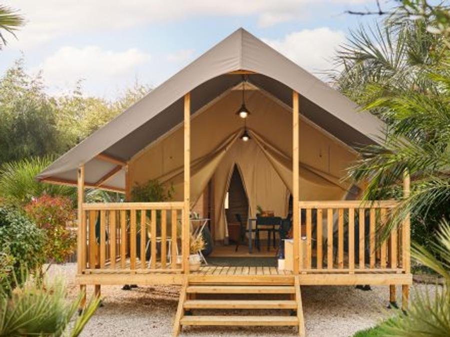 Camping Pas Cher vous présente avec son site Officiel campingpascher.fr, le Camping Flower Domaine De Pendruc classé 4 étoiles, situé sur la commune de Tregunc dans le département Finistère (Bretagne) en France. Le camping Flower Domaine De Pendruc, vous présente un hébergement de type lodge de 21 m². Le camping Flower Domaine De Pendruc vous propose du lundi 08 juin au lundi 15 juin 2026, en promotion à -25% pour 7 nuits à 257,25 € au lieu de 343,0 € soit une Économie de 85,75 €. Cette location propose 26 dates différentes pour réserver votre séjour. Découvrez également les 23 autres gammes d'hébergements du camping. Les Avis clients pour le Camping Flower Domaine De Pendruc sont excellents avec une note moyenne de 8 sur 10. Piscine couverte, Piscine extérieure, Animations familiales, Club enfants, Canoë-kayak, Centre équestre, Court de tennis, Golf, Parcours sportif, Ping-pong, Plongée, Pétanque, Terrain multisports, Dépôt de pain, Plats à emporter, Snack/Bar,... En savoir plus : cliquez-ICI.