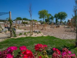 Camping Pas Cher vous présente avec son site Officiel campingpascher.fr, le Camping Flower Domaine De Pendruc classé 4 étoiles, situé sur la commune de Tregunc dans le département Finistère (Bretagne) en France. Le camping Flower Domaine De Pendruc, vous présente un hébergement de type mobil-home de 27 m² et télévision. Le camping Flower Domaine De Pendruc vous propose du sam. 29 août au sam. 05 septembre 2026 pour 7 nuits à 392€. Cette location propose 43 dates différentes pour réserver votre séjour. Découvrez également les 20 autres gammes d'hébergements du camping. Les Avis clients pour le Camping Flower Domaine De Pendruc sont excellents avec une note moyenne de 8 sur 10. Piscine couverte, Piscine extérieure, Animations familiales, Club enfants, Canoë-kayak, Centre équestre, Court de tennis, Golf, Parcours sportif, Ping-pong, Plongée, Pétanque, Terrain multisports, Dépôt de pain, Plats à emporter, Snack/Bar,... En savoir plus : cliquez-ICI.