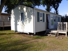 Camping Pas Cher vous présente avec son site Officiel campingpascher.fr, le Camping Flower Domaine De Pendruc classé 4 étoiles, situé sur la commune de Tregunc dans le département Finistère (Bretagne) en France. Le camping Flower Domaine De Pendruc, vous présente un hébergement de type mobil-home et télévision. Le camping Flower Domaine De Pendruc vous propose du sam. 29 août au sam. 05 septembre 2026 pour 7 nuits à 504€. Cette location propose 24 dates différentes pour réserver votre séjour. Découvrez également les 20 autres gammes d'hébergements du camping. Les Avis clients pour le Camping Flower Domaine De Pendruc sont excellents avec une note moyenne de 8 sur 10. Piscine couverte, Piscine extérieure, Animations familiales, Club enfants, Canoë-kayak, Centre équestre, Court de tennis, Golf, Parcours sportif, Ping-pong, Plongée, Pétanque, Terrain multisports, Dépôt de pain, Plats à emporter, Snack/Bar,... En savoir plus : cliquez-ICI.