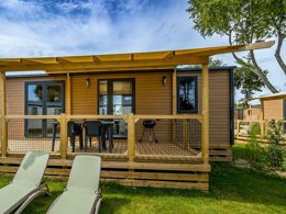 Camping Pas Cher vous présente avec son site Officiel campingpascher.fr, le Camping Flower Domaine De Pendruc classé 4 étoiles, situé sur la commune de Tregunc dans le département Finistère (Bretagne) en France. Le camping Flower Domaine De Pendruc, vous présente un hébergement de type mobil-home et télévision. Le camping Flower Domaine De Pendruc vous propose du sam. 29 août au sam. 05 septembre 2026 pour 7 nuits à 504€. Cette location propose 24 dates différentes pour réserver votre séjour. Découvrez également les 20 autres gammes d'hébergements du camping. Les Avis clients pour le Camping Flower Domaine De Pendruc sont excellents avec une note moyenne de 8 sur 10. Piscine couverte, Piscine extérieure, Animations familiales, Club enfants, Canoë-kayak, Centre équestre, Court de tennis, Golf, Parcours sportif, Ping-pong, Plongée, Pétanque, Terrain multisports, Dépôt de pain, Plats à emporter, Snack/Bar,... En savoir plus : cliquez-ICI.