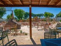 Camping Pas Cher vous présente avec son site Officiel campingpascher.fr, le Camping Flower Domaine De Pendruc classé 4 étoiles, situé sur la commune de Tregunc dans le département Finistère (Bretagne) en France. Le camping Flower Domaine De Pendruc, vous présente un hébergement de type lodge de 21 m². Le camping Flower Domaine De Pendruc vous propose du sam. 29 août au sam. 05 septembre 2026 pour 7 nuits à 266€. Cette location propose 47 dates différentes pour réserver votre séjour. Découvrez également les 20 autres gammes d'hébergements du camping. Les Avis clients pour le Camping Flower Domaine De Pendruc sont excellents avec une note moyenne de 8 sur 10. Piscine couverte, Piscine extérieure, Animations familiales, Club enfants, Canoë-kayak, Centre équestre, Court de tennis, Golf, Parcours sportif, Ping-pong, Plongée, Pétanque, Terrain multisports, Dépôt de pain, Plats à emporter, Snack/Bar,... En savoir plus : cliquez-ICI.