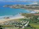 Camping Pas Cher vous présente avec son site Officiel campingpascher.fr, le Camping La Plage De Treguer classé 3 étoiles, situé sur la commune de Plonévez Porzay dans le département Finistère (Bretagne) en France. Le camping La Plage De Treguer, vous présente un hébergement de type mobil-home de 30 m² et télévision. Le camping La Plage De Treguer vous propose du sam. 13 juin au sam. 20 juin 2026, en promotion à -17% pour 7 nuits à 239 € au lieu de 289 € soit une Économie de 50 €. Cette location propose 8 dates différentes pour réserver votre séjour. Découvrez également les 2 autres gammes d'hébergements du camping. Les Avis clients pour le Camping La Plage De Treguer sont excellents avec une note moyenne de 8 sur 10. Parc aquatique, Piscine couverte, Piscine extérieure, Animation ados, Animations familiales, Club enfants, Aire de jeux enfants, Ping-pong, Pétanque, Terrain multisports, Bar, Dépôt de pain, Plats à emporter, Snack/Bar, Épicerie,... En savoir plus : cliquez-ICI.