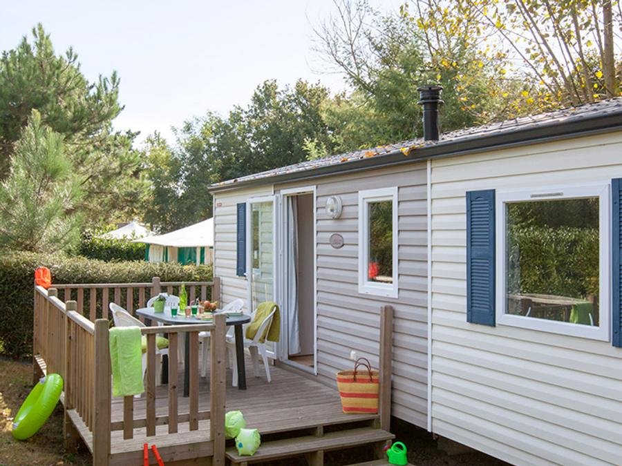 Camping Pas Cher vous présente avec son site Officiel campingpascher.fr, le Camping Le Paradis - Sea Green By Sunêlia classé 4 étoiles, situé sur la commune de Talmont Saint Hilaire dans le département Vendée (Pays De La Loire) en France. Le camping Le Paradis - Sea Green By Sunêlia, vous présente un hébergement de type mobil-home de 29 m² pour 5 personnes. Le camping Le Paradis - Sea Green By Sunêlia vous proposeun séjour PAS CHER avec une REMISEdu dimanche 07 juin au dimanche 14 juin 2026 avec une PROMO de DERNIÈRE MINUTE, en promotion à -30% pour 7 nuits à 318,50 € au lieu de 455,0 € soit une Économie de 136,50 €. Cette location propose 22 dates différentes pour réserver votre séjour. Découvrez également les 9 autres gammes d'hébergements du camping. Les Avis clients pour le Camping Le Paradis - Sea Green By Sunêlia sont de 7 sur 10. Piscine chauffée, Piscine couverte, Animations familiales, Club enfants, Aire de jeux enfants, Baby-foot, Cyclisme, Ping-pong, Piscine, Pétanque, Randonnée, Structure gonflable enfants, Terrain multisports, Bar, Dépôt de pain, Plats à emporter, Restaurant, Snack/Bar, Épicerie,... En savoir plus : cliquez-ICI.