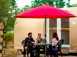 Camping Pas Cher vous présente avec son site Officiel campingpascher.fr, le Camping Sea Green Le Paradis classé 4 étoiles, situé sur la commune de Talmont Saint Hilaire dans le département Vendée (Pays De La Loire) en France. Le camping Sea Green Le Paradis, vous présente un hébergement de type hébergement insolite de 16 m² pour 4 personnes. Le camping Sea Green Le Paradis vous propose du mardi 26 mai au mardi 02 juin 2026 pour 7 nuits à 288€. Cette location propose 46 dates différentes pour réserver votre séjour. Découvrez également les 9 autres gammes d'hébergements du camping. Les Avis clients pour le Camping Sea Green Le Paradis sont de 7 sur 10. Piscine chauffée, Piscine couverte, Animations familiales, Club enfants, Aire de jeux enfants, Baby-foot, Cyclisme, Ping-pong, Piscine, Pétanque, Randonnée, Structure gonflable enfants, Terrain multisports, Bar, Dépôt de pain, Plats à emporter, Restaurant, Snack/Bar, Épicerie,... En savoir plus : cliquez-ICI.