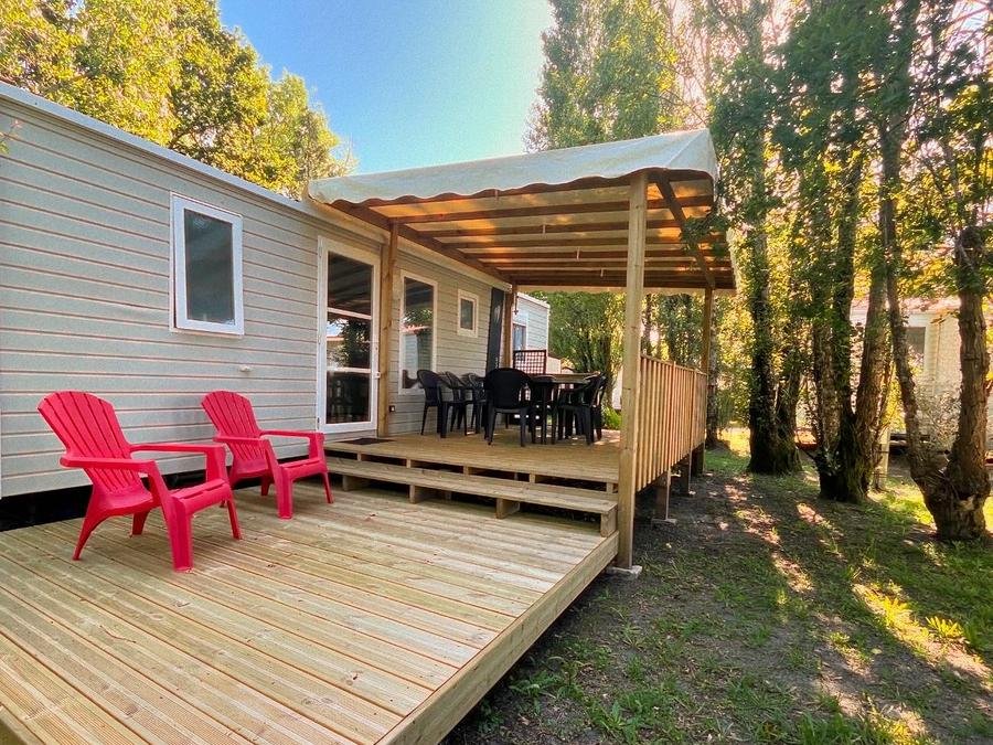 Camping Pas Cher vous présente avec son site Officiel campingpascher.fr, le Camping Ushuaïa Villages La Maïade classé 3 étoiles, situé sur la commune de Mimizan dans le département Landes (Aquitaine) en France. Le camping Ushuaïa Villages La Maïade vous propose un hébergement de type mobil-home de 35 m² avec climatisation (télévision). L'établissement vous propose 14 autres types d'hébergements. Découvrez tous nos séjours à petits prix dans la commune et aux alentours de Mimizan du département : Landes (Aquitaine). Les Avis clients pour le Camping Ushuaïa Villages La Maïade sont excellents avec une note moyenne de 8 sur 10. Piscine extérieure, Animations familiales, Aire de jeux enfants, Baby-foot, Canoë-kayak, Centre équestre, Court de tennis, Cyclisme, Football en cage, Golf, Ping-pong, Pétanque, Randonnée, Salle de jeux vidéo, Surf, Terrain de beach-volley, Bar, Dépôt de pain, Snack/Bar,... En savoir plus : cliquez-ICI.