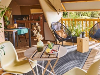 Cliquez pour découvrir toutes les photos de l'HÉBERGEMENT ! tente en toile et bois - Ushuaïa Villages La Maïade photo 2