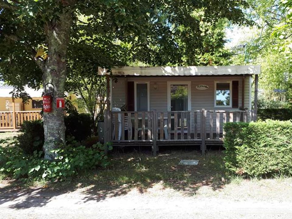 Camping Pas Cher vous présente avec son site Officiel campingpascher.fr, le Camping Ushuaïa Villages La Maïade classé 3 étoiles, situé sur la commune de Mimizan dans le département Landes (Aquitaine) en France. Le camping Ushuaïa Villages La Maïade vous propose un hébergement de type mobil-home de 20 m² pour 2 personnes (télévision). L'établissement vous propose 10 autres types d'hébergements. Découvrez tous nos séjours à petits prix dans la commune et aux alentours de Mimizan du département : Landes (Aquitaine). Les Avis clients pour le Camping Ushuaïa Villages La Maïade sont excellents avec une note moyenne de 8 sur 10. Piscine extérieure, Animations familiales, Aire de jeux enfants, Baby-foot, Canoë-kayak, Centre équestre, Court de tennis, Cyclisme, Football en cage, Golf, Ping-pong, Pétanque, Randonnée, Salle de jeux vidéo, Surf, Terrain de beach-volley, Bar, Dépôt de pain, Snack/Bar,... En savoir plus : cliquez-ICI.