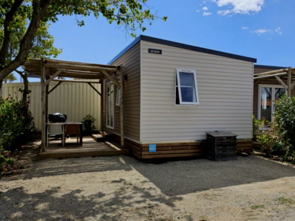 Camping Pas Cher vous présente avec son site Officiel campingpascher.fr, le Camping Robinson - Paradis classé 4 étoiles, situé sur la commune de Marseillan dans le département Hérault (Languedoc Roussillon) en France. Le camping Robinson - Paradis vous propose un hébergement de type mobil-home pour 4 personnes avec climatisation (télévision). L'établissement vous propose 5 autres types d'hébergements. Découvrez tous nos séjours à petits prix dans la commune et aux alentours de Marseillan du département : Hérault (Languedoc Roussillon). Les Avis clients pour le Camping Robinson - Paradis sont excellents avec une note moyenne de 9 sur 10. MerÉtang, Piscine chauffée, Piscine extérieure, Animations familiales, Club ados, Club enfants, Aire de jeux enfants, Baby-foot, Centre équestre, Golf, Ping-pong, Pétanque, Salle de fitness, Terrain multisports, Bar, Dépôt de pain, Plats à emporter, Snack/Bar, Épicerie,... En savoir plus : cliquez-ICI.