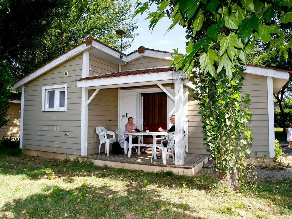 Cliquez pour découvrir toutes les photos de l'HÉBERGEMENT ! chalet - établissement Le Du Cèdre photo 1