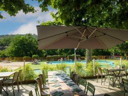 Camping Pas Cher vous présente avec son site Officiel campingpascher.fr, le Camping Maeva Escapades Millau Plage classé 4 étoiles, situé sur la commune de Millau dans le département Aveyron (Midi Pyrénées) en France. Le camping Maeva Escapades Millau Plage, vous présente un hébergement de type tente en toile et bois de 35 m². Le camping Maeva Escapades Millau Plage vous propose du mercredi 01 avril au mercredi 08 avril 2026 pour 7 nuits à 276€. Cette location propose 151 dates différentes pour réserver votre séjour. Découvrez également les 10 autres gammes d'hébergements du camping. Les Avis clients pour le Camping Maeva Escapades Millau Plage sont excellents avec une note moyenne de 8 sur 10. Rivière, Piscine extérieure, Animations familiales, Club enfants, Aire de jeux enfants, Baby-foot, Canoë-kayak, Centre équestre, Cyclisme, Location de bateaux, Ping-pong, Piscine, Pétanque, Rafting, Randonnée, Salle de jeux vidéo, Structure gonflable enfants, Terrain de basketball, Terrain multisports, Bar, Dépôt de pain, Plats à emporter, Restaurant, Snack/Bar, Épicerie,... En savoir plus : cliquez-ICI.