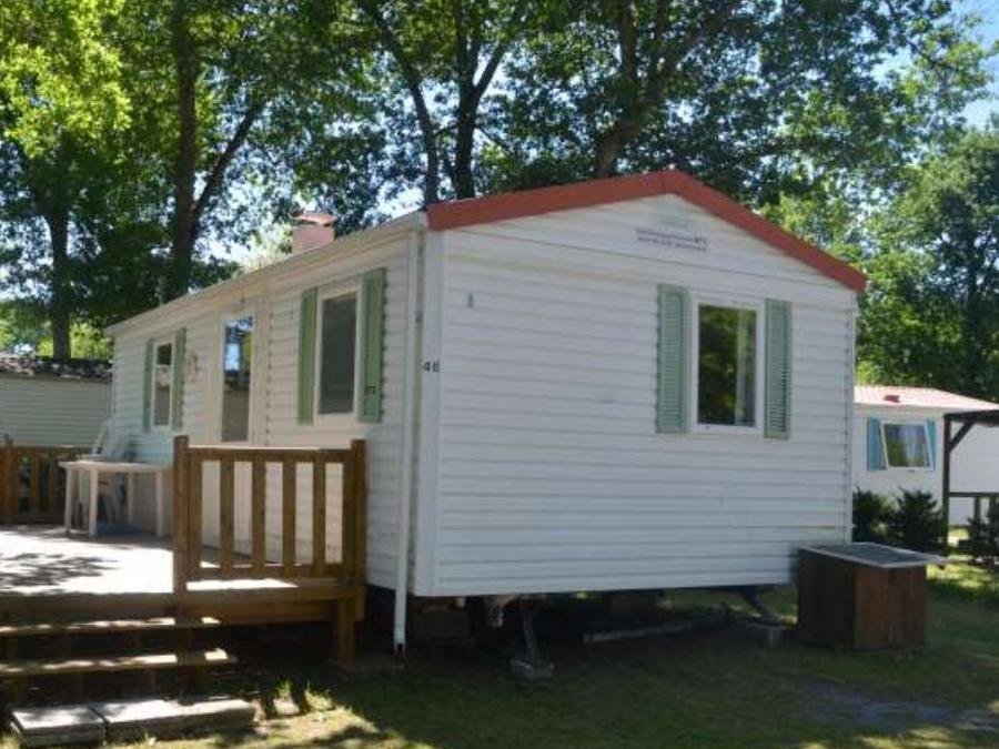 Camping Pas Cher vous présente avec son site Officiel campingpascher.fr, le Camping Lou Payou classé 2 étoiles, situé sur la commune de Lesperon dans le département Landes (Aquitaine) en France. Le camping Lou Payou, vous présente un hébergement de type mobil-home de 30 m² avec climatisation. Le camping Lou Payou vous propose du sam. 20 juin au sam. 27 juin 2026 pour 7 nuits à 375€. Cette location propose 53 dates différentes pour réserver votre séjour. Découvrez également les 4 autres gammes d'hébergements du camping. Les Avis clients pour le Camping Lou Payou sont excellents avec une note moyenne de 8 sur 10. Piscine extérieure, Animations familiales, Aire de jeux enfants, Baby-foot, Ping-pong, Pétanque, Randonnée, Bar, Dépôt de pain, Plats à emporter, Snack/Bar, Station-service, Supermarché, Épicerie,... En savoir plus : cliquez-ICI.