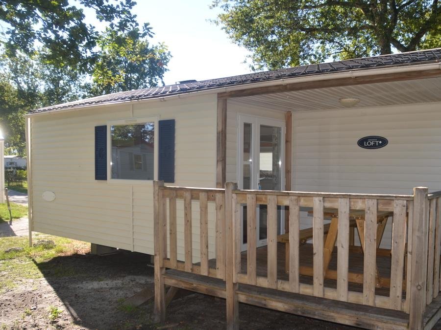 Camping Pas Cher vous présente avec son site Officiel campingpascher.fr, le Camping Lou Payou classé 2 étoiles, situé sur la commune de Lesperon dans le département Landes (Aquitaine) en France. Le camping Lou Payou, vous présente un hébergement de type mobil-home de 24 m² pour 1 personne. Le camping Lou Payou vous proposeun séjour PAS CHER avec une REMISEdu sam. 03 octobre au sam. 10 octobre 2026, en promotion à -32% pour 7 nuits à 189 € au lieu de 280,0 € soit une Économie de 91 €. Cette location propose 18 dates différentes pour réserver votre séjour. Découvrez également les 7 autres gammes d'hébergements du camping. Les Avis clients pour le Camping Lou Payou sont excellents avec une note moyenne de 8 sur 10. Piscine extérieure, Animations familiales, Aire de jeux enfants, Baby-foot, Ping-pong, Pétanque, Randonnée, Bar, Dépôt de pain, Plats à emporter, Snack/Bar, Station-service, Supermarché, Épicerie,... En savoir plus : cliquez-ICI.