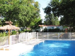 Camping Pas Cher vous présente avec son site Officiel campingpascher.fr, le Camping Lou Payou classé 2 étoiles, situé sur la commune de Lesperon dans le département Landes (Aquitaine) en France. Le camping Lou Payou vous propose un hébergement de type mobil-home de 30 m². L'établissement vous propose 7 autres types d'hébergements. Découvrez tous nos séjours à petits prix dans la commune et aux alentours de Lesperon du département : Landes (Aquitaine). Les Avis clients pour le Camping Lou Payou sont excellents avec une note moyenne de 8 sur 10. Piscine extérieure, Animations familiales, Aire de jeux enfants, Baby-foot, Ping-pong, Pétanque, Randonnée, Bar, Dépôt de pain, Plats à emporter, Snack/Bar, Station-service, Supermarché, Épicerie,... En savoir plus : cliquez-ICI.