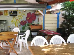 Camping Pas Cher vous présente avec son site Officiel campingpascher.fr, le Camping Lou Payou classé 2 étoiles, situé sur la commune de Lesperon dans le département Landes (Aquitaine) en France. Le camping Lou Payou, vous présente un hébergement de type mobil-home de 30 m² avec climatisation. Le camping Lou Payou vous propose du sam. 20 juin au sam. 27 juin 2026 pour 7 nuits à 375€. Cette location propose 53 dates différentes pour réserver votre séjour. Découvrez également les 3 autres gammes d'hébergements du camping. Les Avis clients pour le Camping Lou Payou sont excellents avec une note moyenne de 8 sur 10. Piscine extérieure, Animations familiales, Aire de jeux enfants, Baby-foot, Ping-pong, Pétanque, Randonnée, Bar, Dépôt de pain, Plats à emporter, Snack/Bar, Station-service, Supermarché, Épicerie,... En savoir plus : cliquez-ICI.