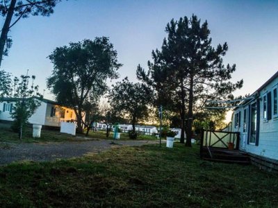 Cliquez pour découvrir toutes les photos de l'ÉTABLISSEMENT ! camping Land's Hause Bungalow photo 26
