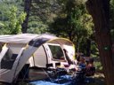 Camping Pas Cher vous présente avec son site Officiel campingpascher.fr, le Camping Flower Les Fauvettes classé 3 étoiles, situé sur la commune de Anduze dans le département Gard (Languedoc Roussillon) en France. Le camping Flower Les Fauvettes, vous présente un hébergement de type tente pour 4 personnes. Le camping Flower Les Fauvettes vous propose du sam. 22 août au sam. 29 août 2026 pour 7 nuits à 364€. Cette location propose 50 dates différentes pour réserver votre séjour. Découvrez également les 11 autres gammes d'hébergements du camping. Les Avis clients pour le Camping Flower Les Fauvettes sont excellents avec une note moyenne de 8 sur 10. Parc aquatique, Piscine chauffée, Piscine extérieure, Animations familiales, Club enfants, Aire de jeux enfants, Baby-foot, Canoë-kayak, Centre équestre, Club enfant de nuit, Court de tennis, Golf, Ping-pong, Piscine, Pétanque, Randonnée, Structure gonflable enfants, Terrain multisports, Bar, Boulangerie, Dépôt de pain, Pizzeria, Plats à emporter, Snack/Bar, Supermarché,... En savoir plus : cliquez-ICI.
