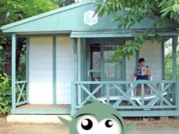 Camping Pas Cher vous présente avec son site Officiel campingpascher.fr, le Camping Flower Les Fauvettes classé 3 étoiles, situé sur la commune de Anduze dans le département Gard (Languedoc Roussillon) en France. Le camping Flower Les Fauvettes, vous présente un hébergement de type chalet de 20 m² pour 2 personnes. Le camping Flower Les Fauvettes vous propose du vendredi 10 avril au vendredi 17 avril 2026 pour 7 nuits à 315€. Cette location propose 117 dates différentes pour réserver votre séjour. Découvrez également les 11 autres gammes d'hébergements du camping. Les Avis clients pour le Camping Flower Les Fauvettes sont excellents avec une note moyenne de 8 sur 10. Parc aquatique, Piscine chauffée, Piscine extérieure, Animations familiales, Club enfants, Aire de jeux enfants, Baby-foot, Canoë-kayak, Centre équestre, Club enfant de nuit, Court de tennis, Golf, Ping-pong, Piscine, Pétanque, Randonnée, Structure gonflable enfants, Terrain multisports, Bar, Boulangerie, Dépôt de pain, Pizzeria, Plats à emporter, Snack/Bar, Supermarché,... En savoir plus : cliquez-ICI.