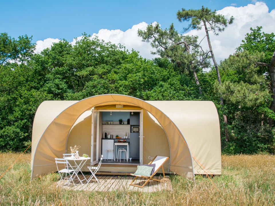 Camping Pas Cher vous présente avec son site Officiel campingpascher.fr, le Camping Le Rural classé 1 étoile, situé sur la commune de Tibiran-jaunac dans le département Hautes-pyrénées (Midi Pyrénées) en France. Le camping Le Rural vous propose un hébergement de type bungalow toilé de 16 m² pour 4 personnes. L'établissement vous propose 5 autres types d'hébergements. Découvrez tous nos séjours à petits prix dans la commune et aux alentours de Tibiran-jaunac du département : Hautes-pyrénées (Midi Pyrénées). Les Avis clients pour le Camping Le Rural sont excellents avec une note moyenne de 8 sur 10. Aire de jeux enfants, Canoë-kayak, Centre équestre, Court de tennis, Golf, Ping-pong, Pétanque, Randonnée, Bar, Dépôt de pain, Snack/Bar, Supermarché, Épicerie,... En savoir plus : cliquez-ICI.