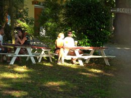 Camping Pas Cher vous présente avec son site Officiel campingpascher.fr, le Camping Le Rural classé 1 étoile, situé sur la commune de Tibiran-jaunac dans le département Hautes-pyrénées (Midi Pyrénées) en France. Le camping Le Rural vous propose un hébergement de type mobil-home de 34 m² pour 4 personnes avec climatisation (télévision). L'établissement vous propose 5 autres types d'hébergements. Découvrez tous nos séjours à petits prix dans la commune et aux alentours de Tibiran-jaunac du département : Hautes-pyrénées (Midi Pyrénées). Les Avis clients pour le Camping Le Rural sont excellents avec une note moyenne de 8 sur 10. Aire de jeux enfants, Canoë-kayak, Centre équestre, Court de tennis, Golf, Ping-pong, Pétanque, Randonnée, Bar, Dépôt de pain, Snack/Bar, Supermarché, Épicerie,... En savoir plus : cliquez-ICI.