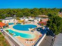 Camping Pas Cher vous présente avec son site Officiel campingpascher.fr, le Établissement Bontempo La Yole, situé sur la commune de Saint Jean De Monts dans le département Vendée (Pays De La Loire) en France. L'établissement Bontempo La Yole vous propose un hébergement de type mobil-home de 31 m². L'établissement vous propose 15 autres types d'hébergements. Découvrez tous nos séjours à petits prix dans la commune et aux alentours de Saint Jean De Monts du département : Vendée (Pays De La Loire).... En savoir plus : cliquez-ICI.