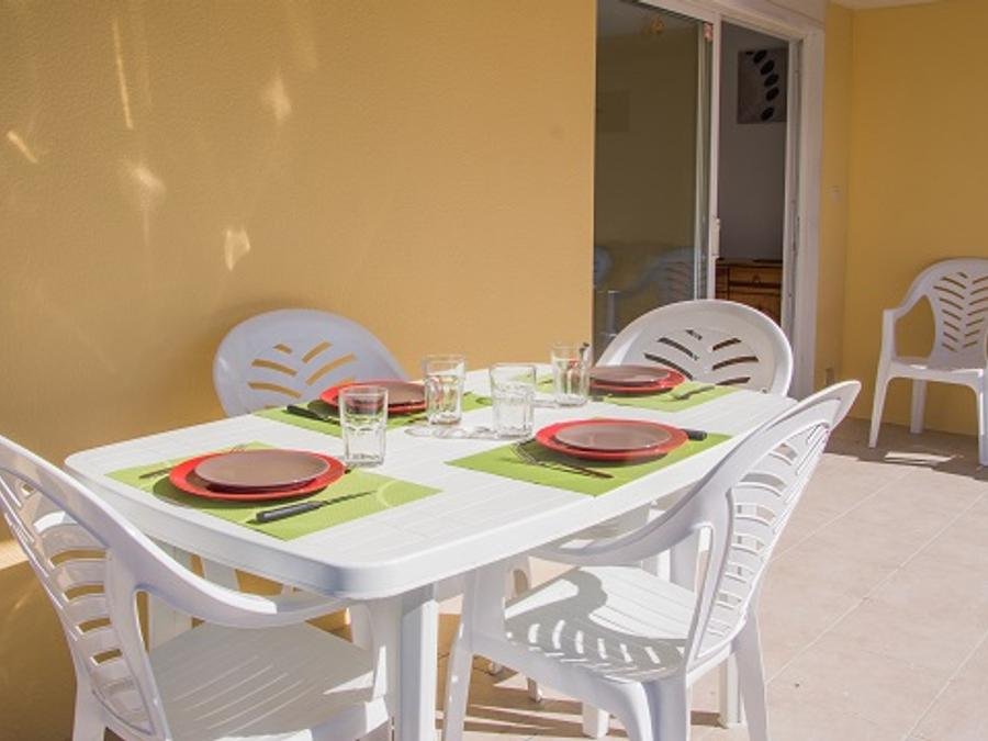 Camping Pas Cher vous présente avec son site Officiel campingpascher.fr, le Camping Paradis - Naia Village classé 4 étoiles, situé sur la commune de Le Barcarès dans le département Pyrénées-orientales (Languedoc Roussillon) en France. Le camping Paradis - Naia Village, vous présente un hébergement de type bungalow de 30 m² avec climatisation et télévision. Le camping Paradis - Naia Village vous propose du sam. 19 septembre au sam. 26 septembre 2026 pour 7 nuits à 275€. Cette location propose 39 dates différentes pour réserver votre séjour. Découvrez également les 28 autres gammes d'hébergements du camping. Les Avis clients pour le Camping Paradis - Naia Village sont excellents avec une note moyenne de 8 sur 10. Lagon, Parc aquatique, Piscine extérieure, Animations familiales, Club ados, Club enfants, Aire de jeux enfants, Court de tennis, Ping-pong, Pétanque, Salle de fitness, Terrain de beach-volley, Terrain multisports, Dépôt de pain, Pizzeria, Snack/Bar, Supermarché,... En savoir plus : cliquez-ICI.