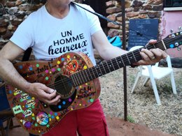 Camping Pas Cher vous présente avec son site Officiel campingpascher.fr, le Camping La Colline Des Ocres classé 3 étoiles, situé sur la commune de Villars dans le département Vaucluse (Provence Alpes Côte D'azur) en France. Le camping La Colline Des Ocres vous propose un hébergement de type maison de 35 m². Cet hébergement propose plus de 11 dates différentes pour réserver ! Pour dévouvrir la période la moins chère, consultez la rubrique 'Tarifs' et sélectionnez votre mois de départ. L'établissement vous propose 2 autres types d'hébergements. Découvrez tous nos séjours à petits prix dans la commune et aux alentours de Villars du département : Vaucluse (Provence Alpes Côte D'azur). Les Avis clients pour le Camping La Colline Des Ocres sont de 7 sur 10. Piscine extérieure, Animations familiales, Aire de jeux enfants, Canoë-kayak, Centre équestre, Court de tennis, Golf, Pétanque, Bar,... En savoir plus : cliquez-ICI.