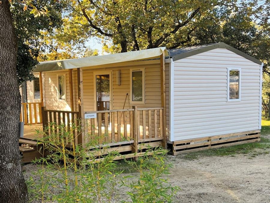 Camping Pas Cher vous présente avec son site Officiel campingpascher.fr, le Camping La Montagne classé 4 étoiles, situé sur la commune de Sorgues dans le département Vaucluse (Provence Alpes Côte D'azur) en France. Le camping La Montagne vous propose un hébergement de type mobil-home avec climatisation (télévision). L'établissement vous propose un autre type d'hébergement. Découvrez tous nos séjours à petits prix dans la commune et aux alentours de Sorgues du département : Vaucluse (Provence Alpes Côte D'azur). Les Avis clients pour le Camping La Montagne sont excellents avec une note moyenne de 8 sur 10. Piscine chauffée, Piscine extérieure, Animation enfants, Animations familiales, Aire de jeux enfants, Baby-foot, Centre équestre, Cyclisme, Ping-pong, Piscine, Pétanque, Randonnée, Terrain de beach-volley, Terrain de football, Dépôt de pain, Snack/Bar, Épicerie,... En savoir plus : cliquez-ICI.