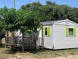 Camping Pas Cher vous présente avec son site Officiel campingpascher.fr, le Camping La Montagne classé 4 étoiles, situé sur la commune de Sorgues dans le département Vaucluse (Provence Alpes Côte D'azur) en France. Le camping La Montagne, vous présente un hébergement de type mobil-home de 30 m² avec climatisation et télévision. Le camping La Montagne vous propose du lundi 16 mars au lundi 23 mars 2026 pour 7 nuits à 394.5€. Cette location propose 153 dates différentes pour réserver votre séjour. Découvrez également les 6 autres gammes d'hébergements du camping. Les Avis clients pour le Camping La Montagne sont excellents avec une note moyenne de 8 sur 10. Piscine chauffée, Piscine extérieure, Animation enfants, Animations familiales, Aire de jeux enfants, Baby-foot, Centre équestre, Cyclisme, Ping-pong, Piscine, Pétanque, Randonnée, Terrain de beach-volley, Terrain de football, Dépôt de pain, Snack/Bar, Épicerie,... En savoir plus : cliquez-ICI.