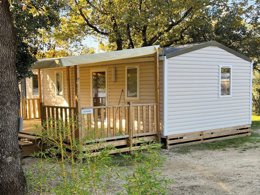 Camping Pas Cher vous présente avec son site Officiel campingpascher.fr, le Camping La Montagne classé 4 étoiles, situé sur la commune de Sorgues dans le département Vaucluse (Provence Alpes Côte D'azur) en France. Le camping La Montagne, vous présente un hébergement de type mobil-home de 32 m² avec climatisation et télévision. Le camping La Montagne vous propose du lundi 16 mars au lundi 23 mars 2026 pour 7 nuits à 459€. Cette location propose 147 dates différentes pour réserver votre séjour. Découvrez également les 6 autres gammes d'hébergements du camping. Les Avis clients pour le Camping La Montagne sont excellents avec une note moyenne de 8 sur 10. Piscine chauffée, Piscine extérieure, Animation enfants, Animations familiales, Aire de jeux enfants, Baby-foot, Centre équestre, Cyclisme, Ping-pong, Piscine, Pétanque, Randonnée, Terrain de beach-volley, Terrain de football, Dépôt de pain, Snack/Bar, Épicerie,... En savoir plus : cliquez-ICI.