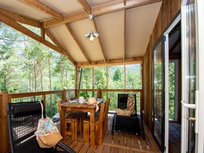 Cliquez pour découvrir toutes les photos de l'HÉBERGEMENT ! tente en toile et bois - La Roseraie photo 5