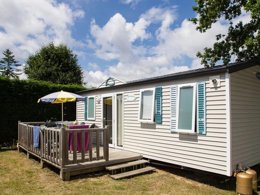 Camping Pas Cher vous présente avec son site Officiel campingpascher.fr, le Camping Les Forges classé 3 étoiles, situé sur la commune de Pornichet dans le département Loire-atlantique (Pays De La Loire) en France. Le camping Les Forges, vous présente un hébergement de type mobil-home de 29 m² et télévision. Le camping Les Forges vous propose du sam. 04 juillet au sam. 11 juillet 2026, en promotion à -9% pour 7 nuits à 529,20 € au lieu de 588,0 € soit une Économie de 58,80 €. Cette location propose 27 dates différentes pour réserver votre séjour. Découvrez également les 6 autres gammes d'hébergements du camping. Les Avis clients pour le Camping Les Forges sont excellents avec une note moyenne de 8 sur 10. Piscine chauffée, Piscine couverte, Animations familiales, Club enfants, Baby-foot, Centre équestre, Court de tennis, Golf, Plongée, Pétanque, Salle de fitness, Salle de jeux vidéo, Terrain de football, Terrain multisports, Dépôt de pain, Supermarché, Épicerie,... En savoir plus : cliquez-ICI.