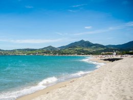 Camping Pas Cher vous présente avec son site Officiel campingpascher.fr, le Camping Le Méditerranée Argelès classé 5 étoiles, situé sur la commune de Argelès-sur-mer dans le département Pyrénées-orientales (Languedoc Roussillon) en France. Le camping Le Méditerranée Argelès vous propose un hébergement de type chalet de 35 m² pour 2 personnes avec climatisation (télévision). L'établissement vous propose 11 autres types d'hébergements. Découvrez tous nos séjours à petits prix dans la commune et aux alentours de Argelès-sur-mer du département : Pyrénées-orientales (Languedoc Roussillon). Les Avis clients pour le Camping Le Méditerranée Argelès sont excellents avec une note moyenne de 8 sur 10. Piscine couverte, Piscine extérieure, Animation ados, Animations familiales, Club enfants, Aire de jeux enfants, Baby-foot, Canoë-kayak, Ping-pong, Piscine, Plongée, Pétanque, Terrain multisports, Bar, Plats à emporter, Snack/Bar, Épicerie,... En savoir plus : cliquez-ICI.