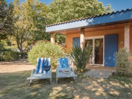 Camping Pas Cher vous présente avec son site Officiel campingpascher.fr, le Camping Le Méditerranée Argelès classé 5 étoiles, situé sur la commune de Argelès-sur-mer dans le département Pyrénées-orientales (Languedoc Roussillon) en France. Le camping Le Méditerranée Argelès, vous présente un hébergement de type maison de campagne de 39 m² pour 2 personnes avec climatisation et télévision. Le camping Le Méditerranée Argelès vous propose du vendredi 24 avril au vendredi 01 mai 2026, en promotion à -15% pour 7 nuits à 339,15 € au lieu de 399,0 € soit une Économie de 59,85 €. Cette location propose 106 dates différentes pour réserver votre séjour. Découvrez également les 11 autres gammes d'hébergements du camping. Les Avis clients pour le Camping Le Méditerranée Argelès sont excellents avec une note moyenne de 8 sur 10. Piscine couverte, Piscine extérieure, Animation ados, Animations familiales, Club enfants, Aire de jeux enfants, Baby-foot, Canoë-kayak, Ping-pong, Piscine, Plongée, Pétanque, Terrain multisports, Bar, Plats à emporter, Snack/Bar, Épicerie,... En savoir plus : cliquez-ICI.