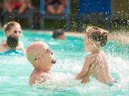 Camping Pas Cher vous présente avec son site Officiel campingpascher.fr, le Camping Le Méditerranée Argelès classé 5 étoiles, situé sur la commune de Argelès-sur-mer dans le département Pyrénées-orientales (Languedoc Roussillon) en France. Le camping Le Méditerranée Argelès, vous présente un hébergement de type maison de campagne de 24 m². Le camping Le Méditerranée Argelès vous propose du sam. 25 avril au sam. 02 mai 2026, en promotion à -15% pour 7 nuits à 324,70 € au lieu de 382,0 € soit une Économie de 57,30 €. Cette location propose 107 dates différentes pour réserver votre séjour. Découvrez également les 11 autres gammes d'hébergements du camping. Les Avis clients pour le Camping Le Méditerranée Argelès sont excellents avec une note moyenne de 8 sur 10. Piscine couverte, Piscine extérieure, Animation ados, Animations familiales, Club enfants, Aire de jeux enfants, Baby-foot, Canoë-kayak, Ping-pong, Piscine, Plongée, Pétanque, Terrain multisports, Bar, Plats à emporter, Snack/Bar, Épicerie,... En savoir plus : cliquez-ICI.