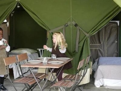 Cliquez pour découvrir toutes les photos de l'HÉBERGEMENT ! tente en toile et bois - Le Domaine Aramis photo 2