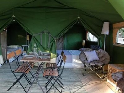 Cliquez pour découvrir toutes les photos de l'HÉBERGEMENT ! tente en toile et bois - Le Domaine Aramis photo 3