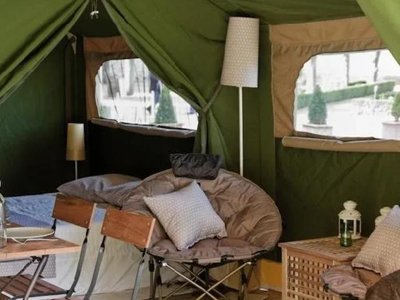 Cliquez pour découvrir toutes les photos de l'HÉBERGEMENT ! tente en toile et bois - Le Domaine Aramis photo 4
