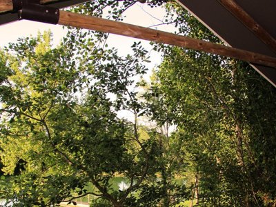Cliquez pour découvrir toutes les photos de l'HÉBERGEMENT ! tente en toile et bois - Le Domaine Aramis photo 2