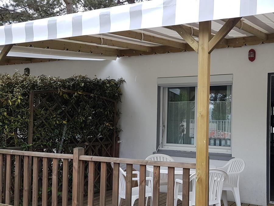 Camping Pas Cher vous présente avec son site Officiel campingpascher.fr, le Camping La Siesta classé 4 étoiles, situé sur la commune de La Faute Sur Mer dans le département Vendée (Pays De La Loire) en France. Le camping La Siesta, vous présente un hébergement de type appartement de 35 m² pour 2 personnes. Le camping La Siesta vous propose du sam. 05 septembre au sam. 12 septembre 2026 pour 7 nuits à 180€. Cette location propose 17 dates différentes pour réserver votre séjour. Découvrez également les 17 autres gammes d'hébergements du camping. Les Avis clients pour le Camping La Siesta sont excellents avec une note moyenne de 8 sur 10. Parc aquatique, Piscine couverte, Piscine extérieure, Animations familiales, Club enfants, Aire de jeux enfants, Baby-foot, Centre équestre, Court de tennis, Golf, Ping-pong, Piscine, Pétanque, Salle de jeux vidéo, Terrain multisports, Bar, Dépôt de pain, Snack/Bar,... En savoir plus : cliquez-ICI.